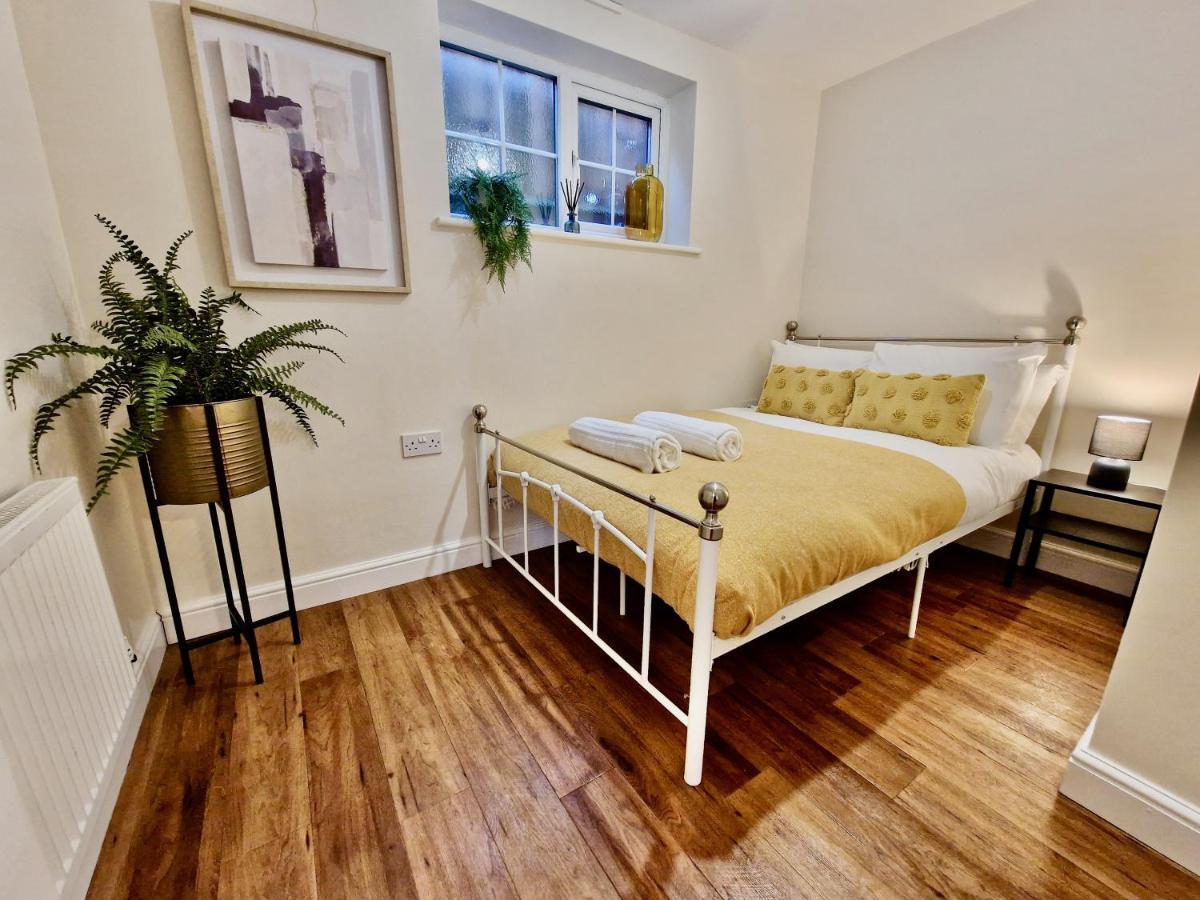 Stylish Luxury Serviced Apartment Next To City Centre With Free Parking - Contractors & Relocators Coventry Esterno foto