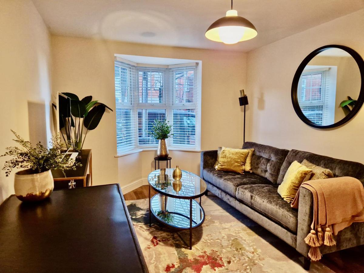 Stylish Luxury Serviced Apartment Next To City Centre With Free Parking - Contractors & Relocators Coventry Esterno foto