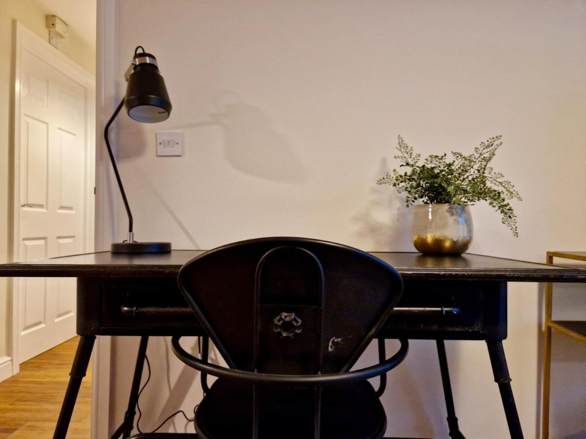 Stylish Luxury Serviced Apartment Next To City Centre With Free Parking - Contractors & Relocators Coventry Esterno foto