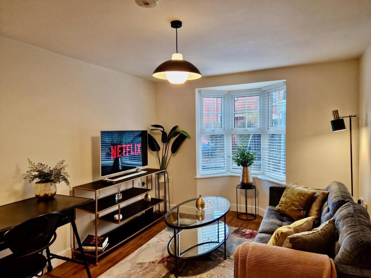 Stylish Luxury Serviced Apartment Next To City Centre With Free Parking - Contractors & Relocators Coventry Esterno foto